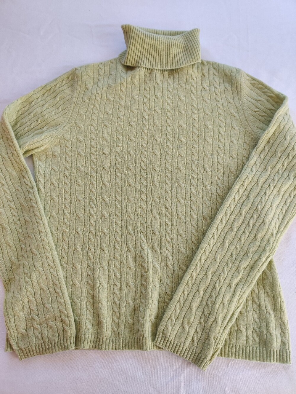 Griffen Cashmere Women’s Cable Knit Turtleneck Sweater Light Green